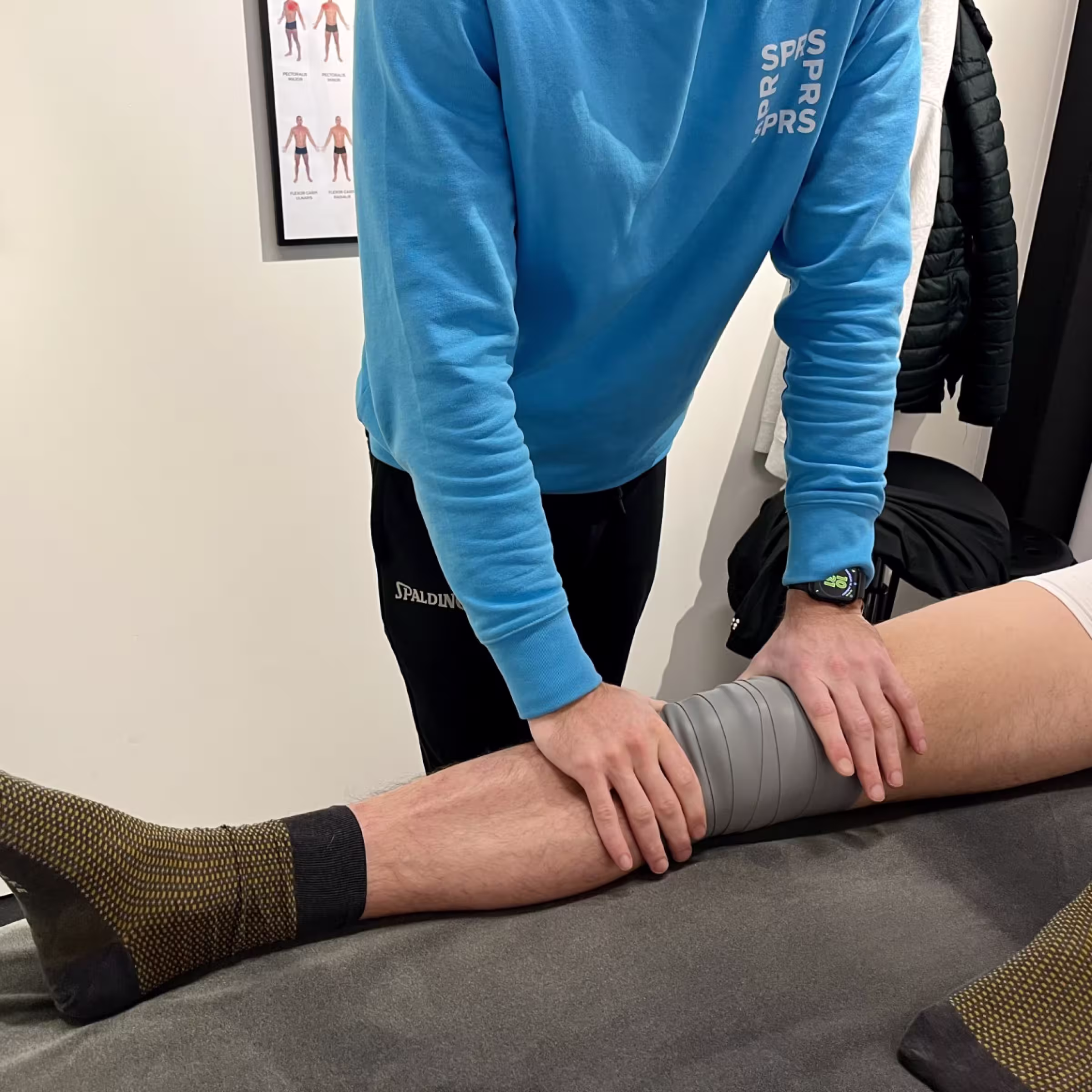 Image of Jelle Duthoit taping an ankle